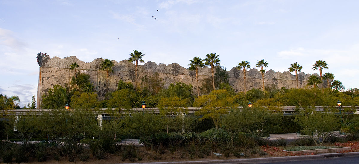 1200px-Indiana_Jones_show_building.jpg