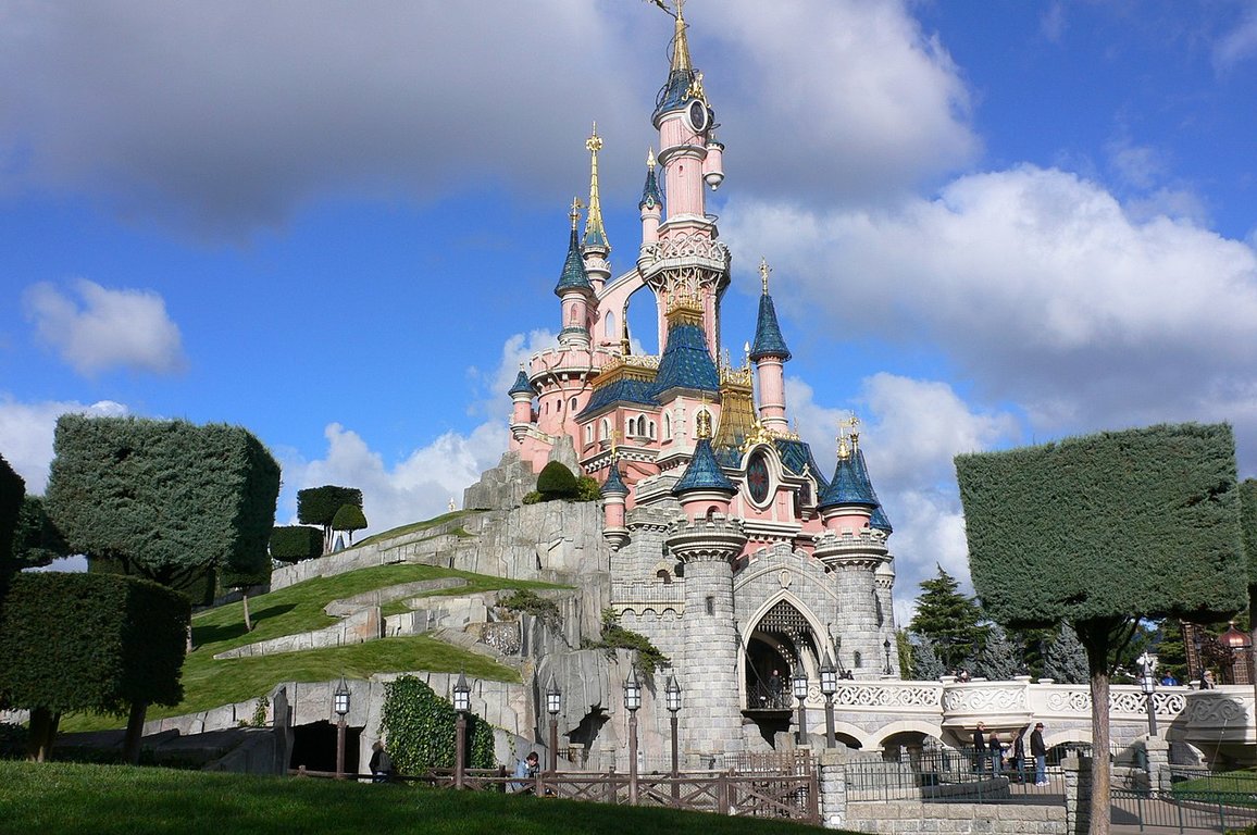 1280px-Sleeping_Beauty_Castle,_Disneyland,_Paris.jpg