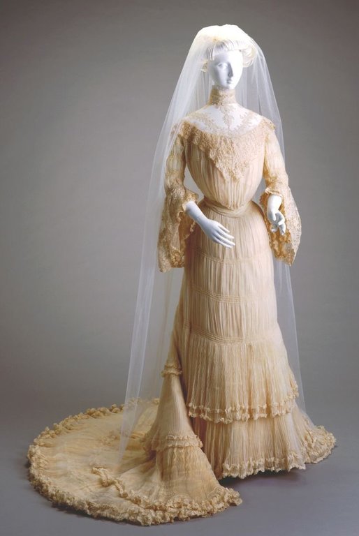 1907WeddingDress.jpg