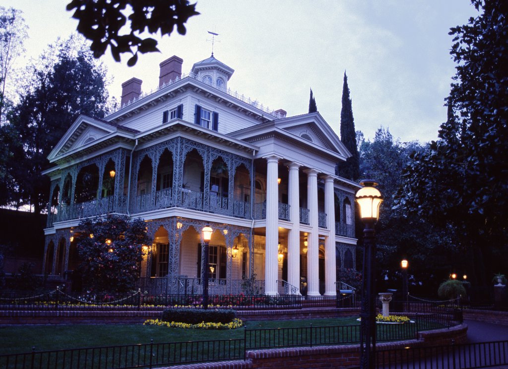 1970708870_DLR_Haunted_Mansion-exterior_dusk.jpg