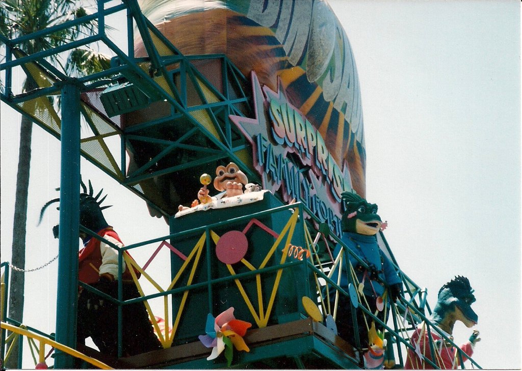 1992-04-DinosaursLive1.jpg