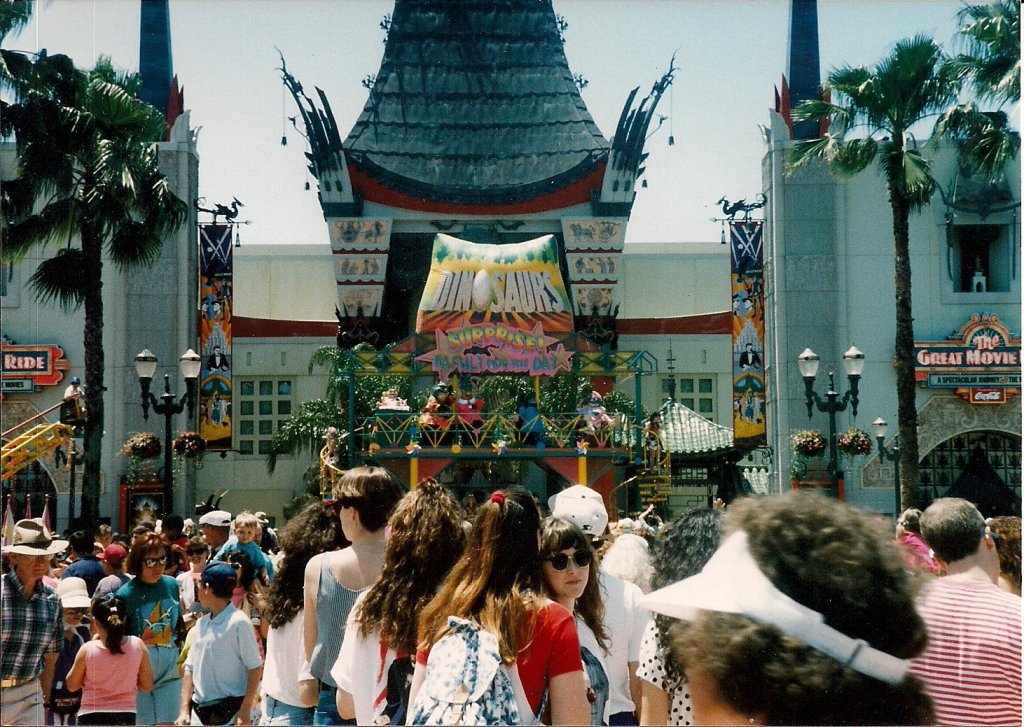 1992-04-DinosaursLive2.jpg