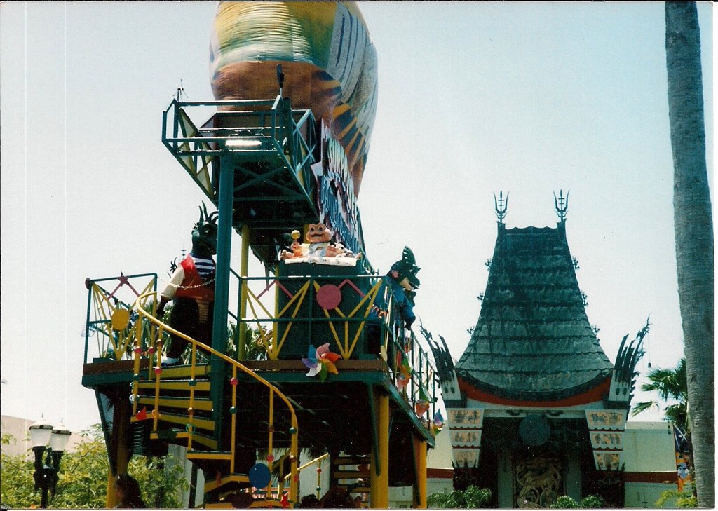 1992-04-DinosaursLive4.jpg