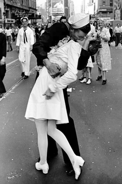 2400-0820-Times-Square-V-J-Day-Kiss-36x24.jpg