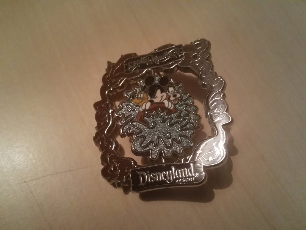 Disney pin trading fakes and scrappers