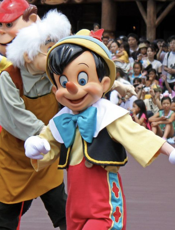 Tokyo Disneyland changes the faces of their Mickey and Minnie