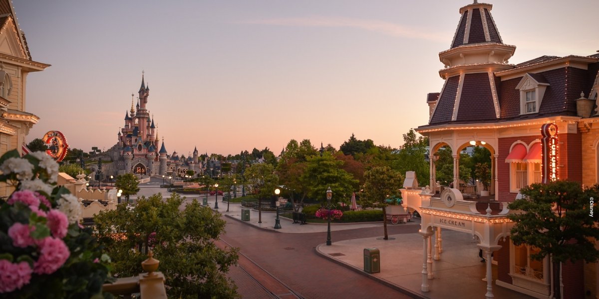 Banner-Disneyland-Park-kasteel.jpg