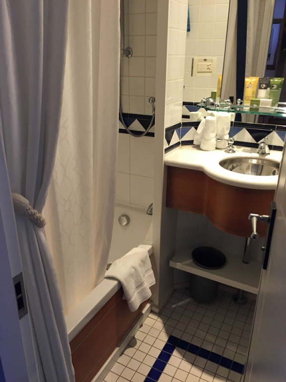 Bathroom 1.jpg