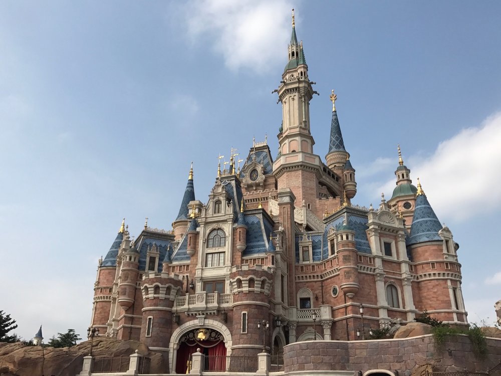 best+disney+park+iconic+castles+shanghai+03.jpeg