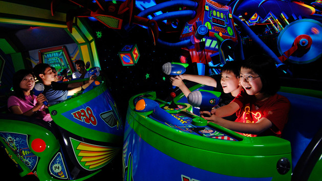 buzz-lightyear-astro-blasters-00[1].jpg