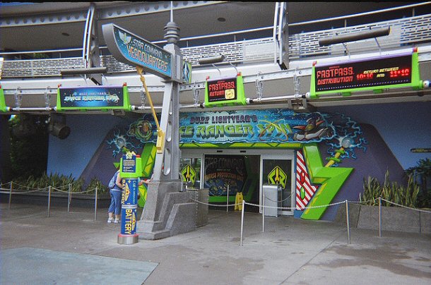 Buzz-Lightyears-Space-Ranger-Spin-Entrance.jpg