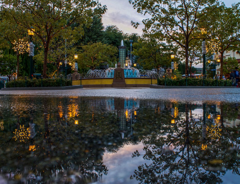 Carthay_Fountain_Reflections.jpg