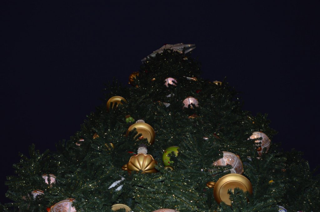 Christmas Tree detail 04.jpg