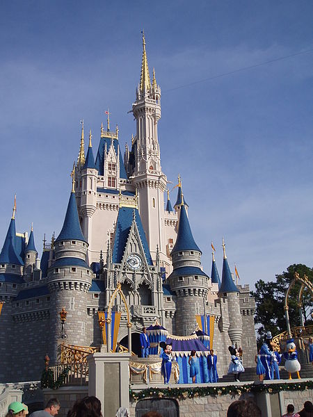 Cinderella_Castle,_Magic_Kingdom.JPG