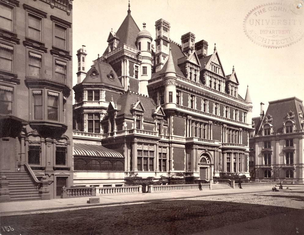 Cornelius-Vanderbilt-II-Mansion.jpg