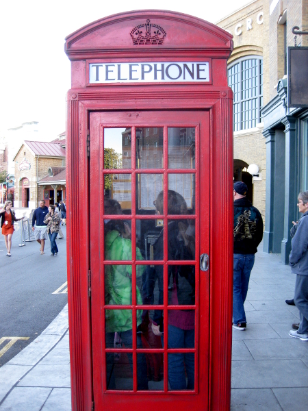 Diagon Alley telphone booth.JPG