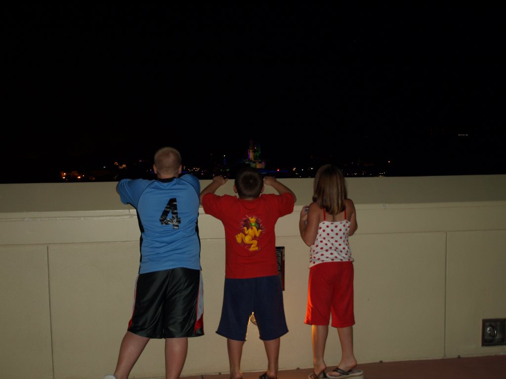 Disney 2010 Kids On Top of BLT.JPG