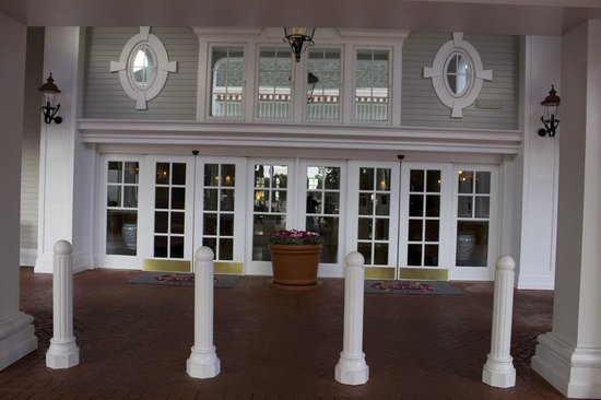 disney-s-yacht-club-resort.jpg