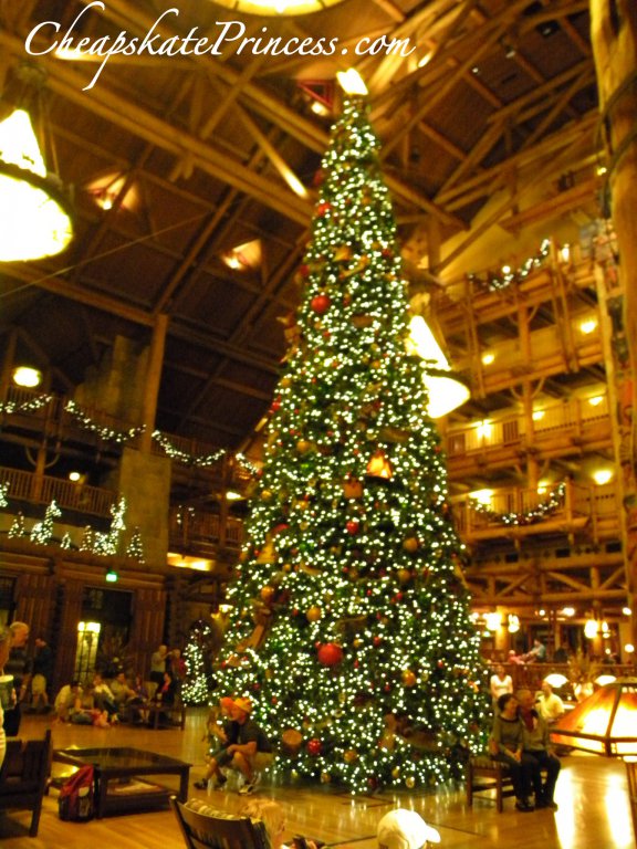 Disney-Wilderness-Lodge-lobby-Christmas-Tree.jpg