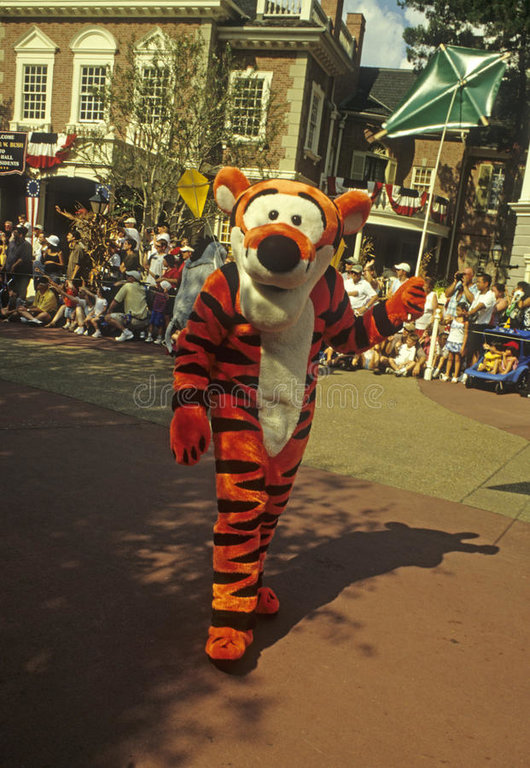 disney-world-magic-kingdom-parade-tigger-22698379.jpg