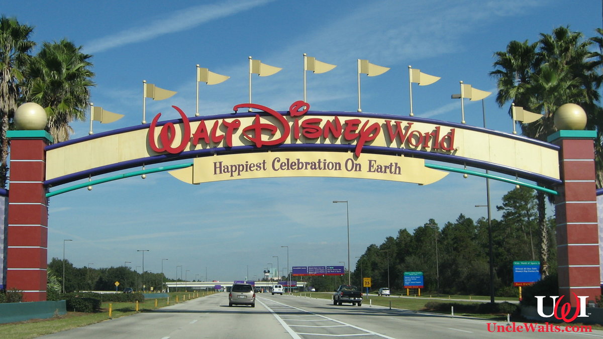 Disney_World_-_Entrance_sign_-_by_inkiboo.jpg