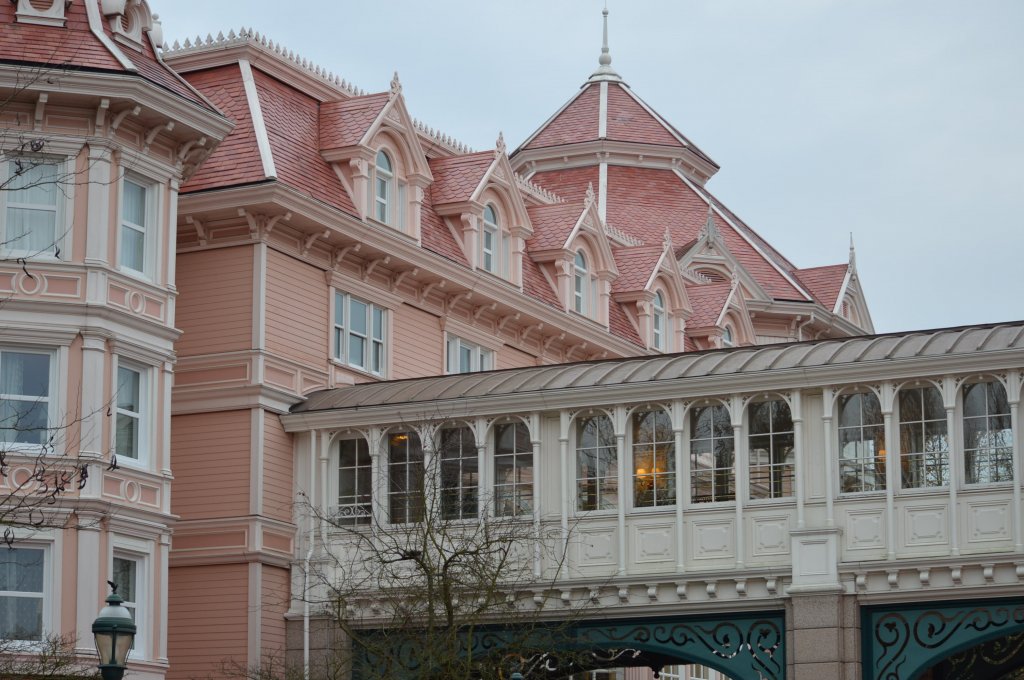 Disneyland Hotel 01.jpg