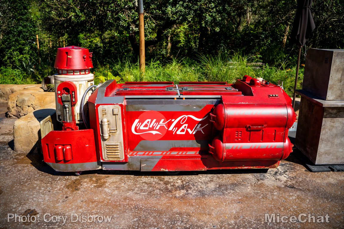 Disneyland-News-Star-Wars-Coke-Droid-Cart-MiceChat.jpg