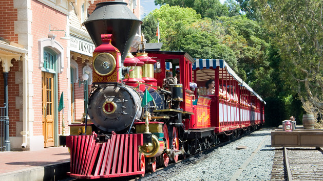 disneyland-railroad-06.jpg