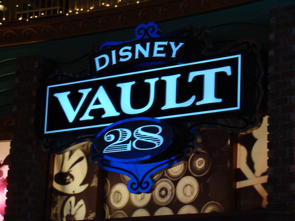 downtown_disney___vault_28_by_emmal27.jpg