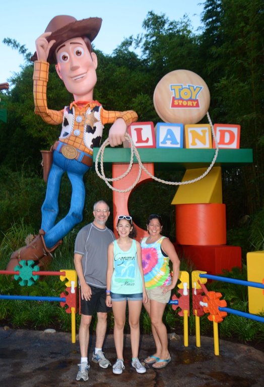 early morning toy story land family.jpg