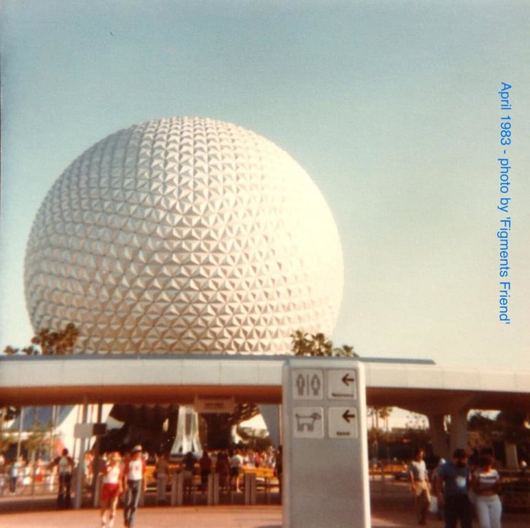 EPCOT Center - April 1983 3.jpg