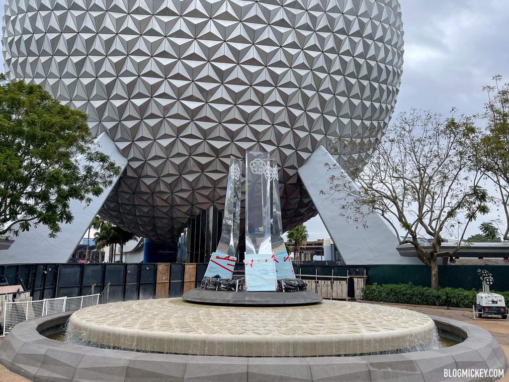 epcot-entrance-fountain-water-running-construction-1.jpg