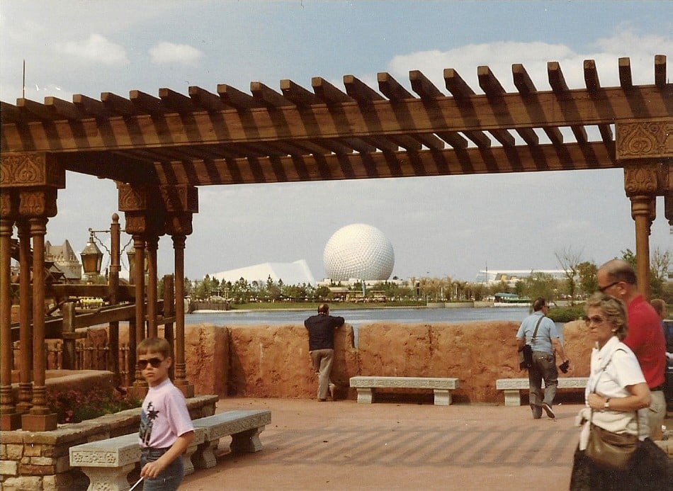 Epcot-Japan-2-3-24-1985-Chad-Erickson.jpg