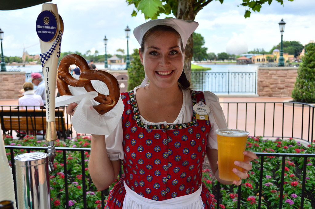 EPCOTSNACKS_GermanPretzel_glover.jpg