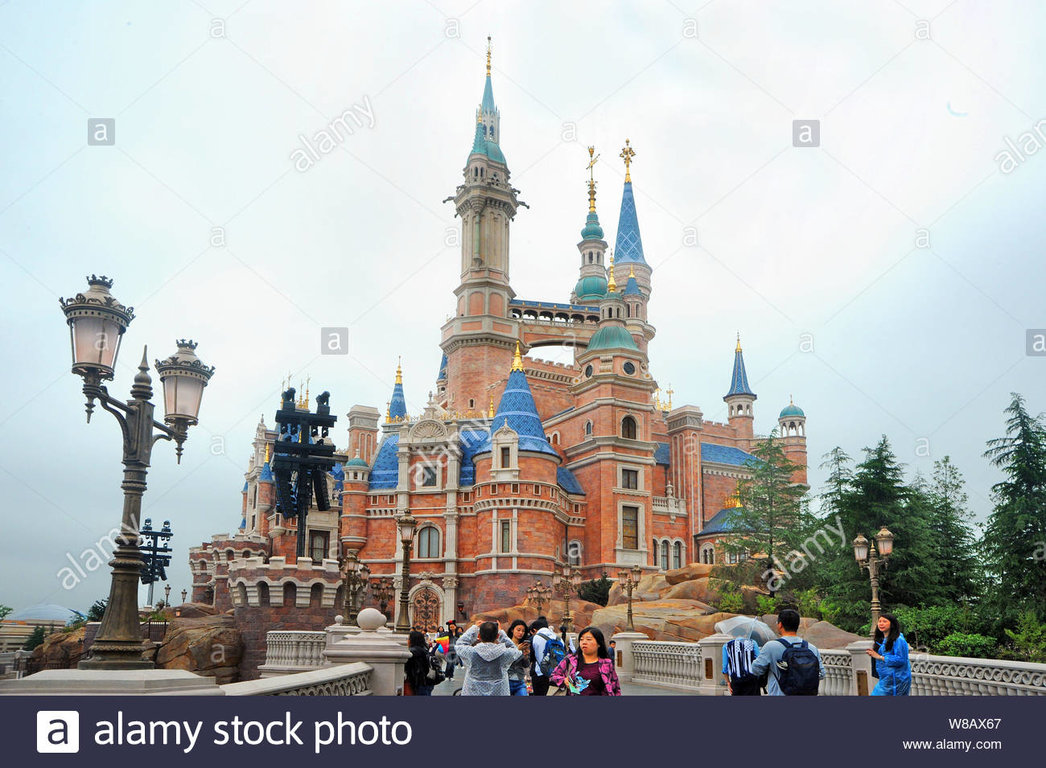 file-tourists-visit-the-disney-castle-in-the-shanghai-disneyland-during-the-trial-operation-at...jpg