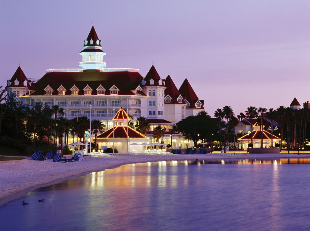 Grand-Floridian-Exterior-Night_fixed.jpg