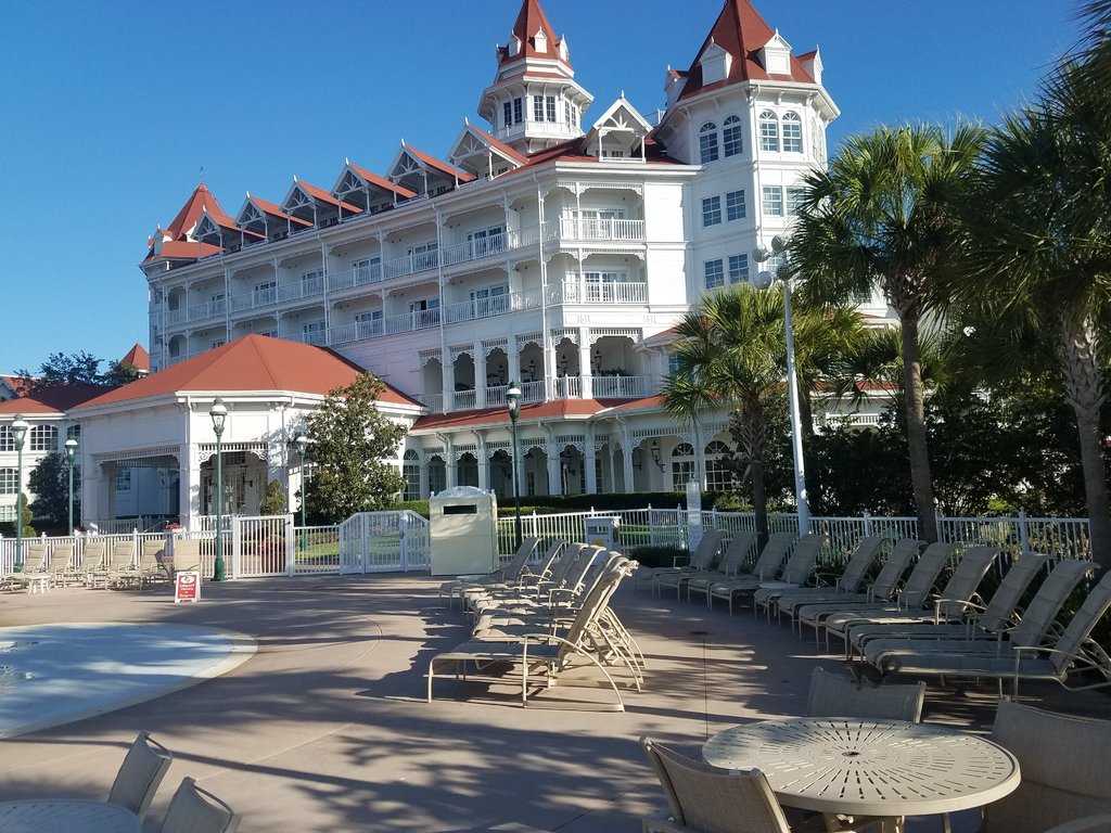 grand floridian pool.jpg