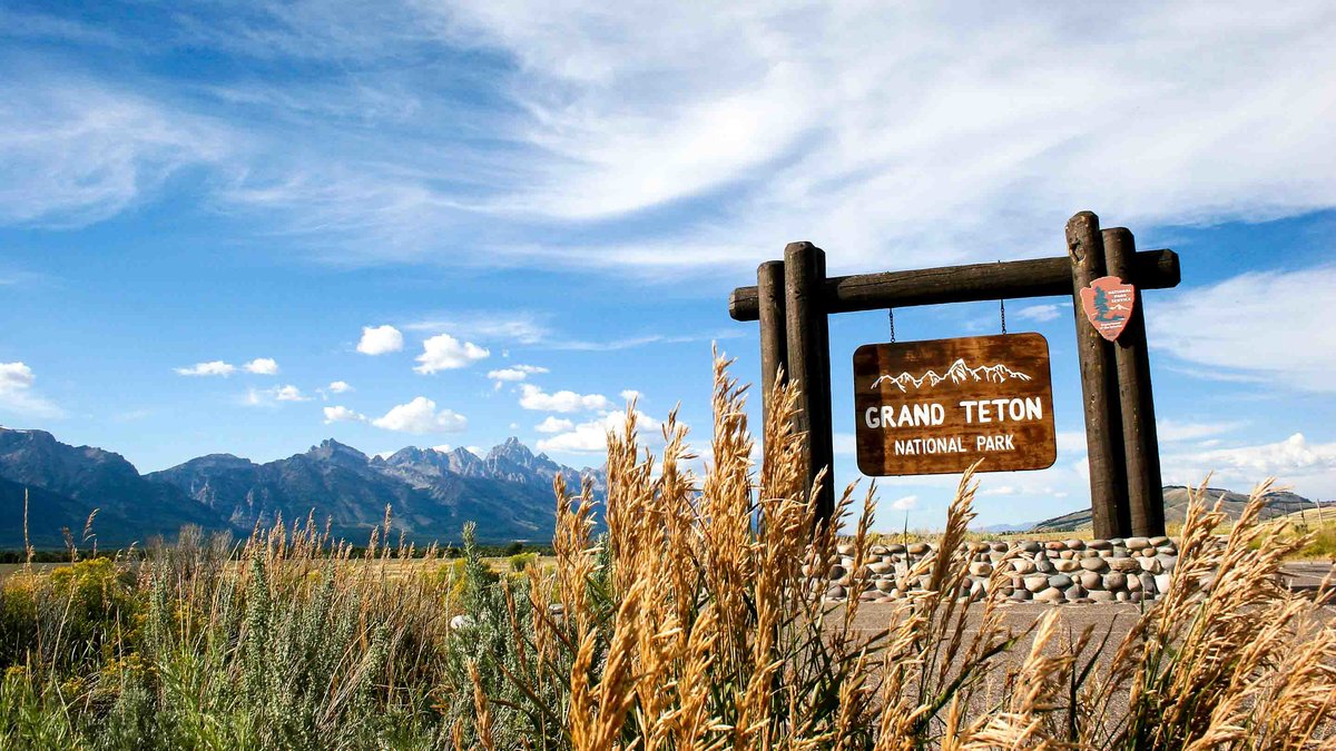 grand-teton-park-sign.jpg