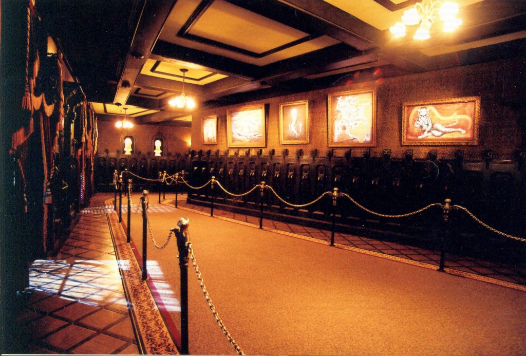 Hall_Of_Portraits_Right.jpg