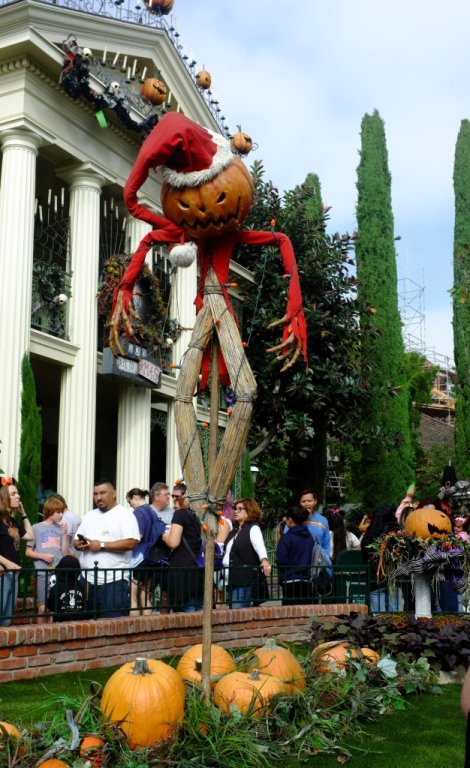 Halloween Disneyland.JPG