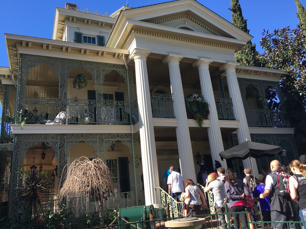 haunted-mansion-best-rides-to-go-on-a-date-at-disneyland.jpg