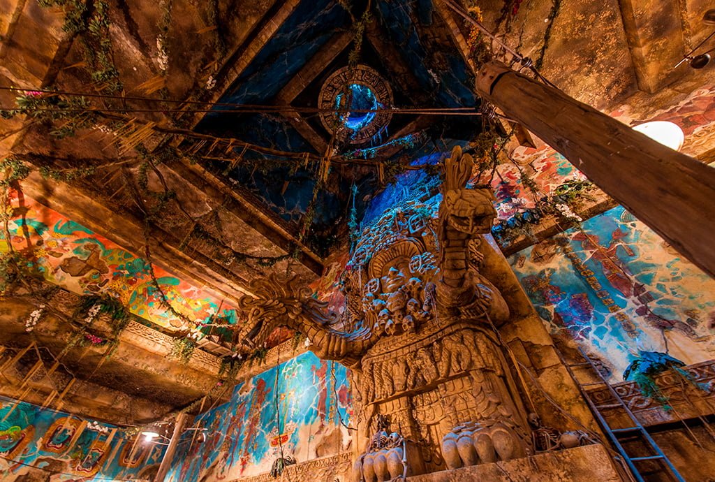 indiana-jones-adventure-crystal-skull-queue-2.jpg
