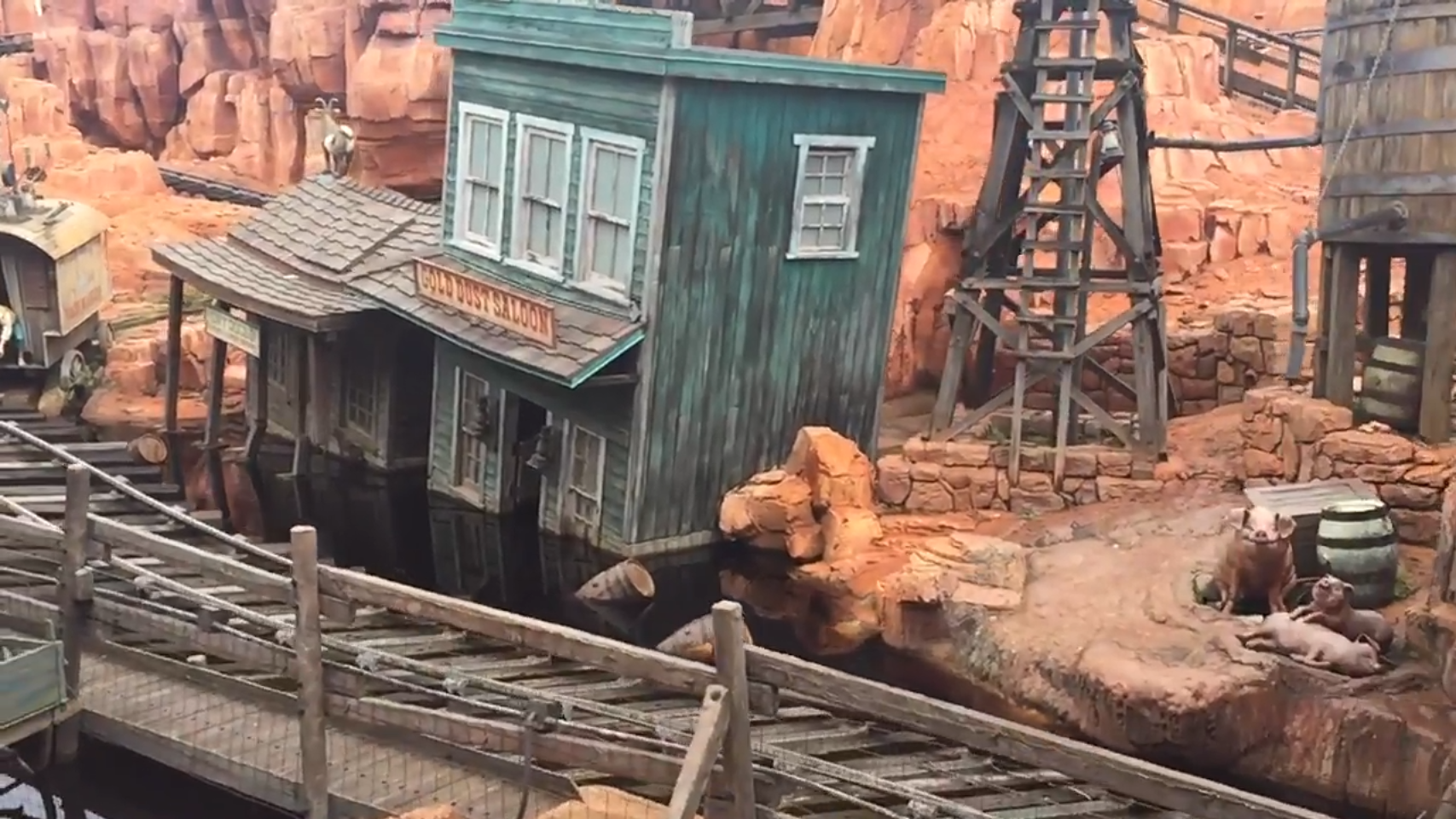 James O’Connor - Big Thunder Mountain WDW slow motion iPhone [rkQQm4XJ7G0 - 1707x960 - 0m23s].png