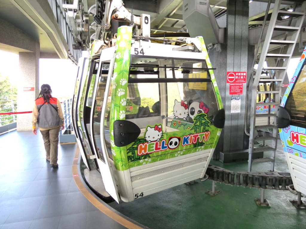 maokong-gondola-taipei-attractions-of-color-fun-inn-3.jpg