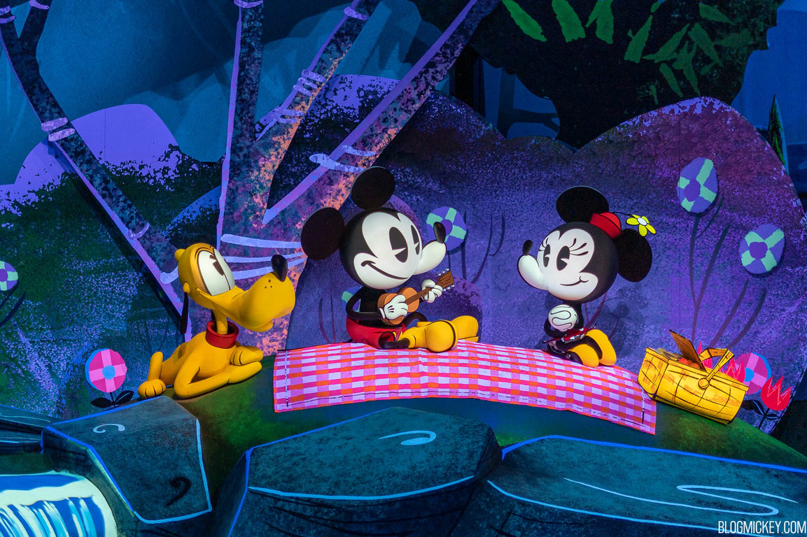 mickey-minnie-runaway-railway-park-finale-mickey-minnie-pluto-1.jpg