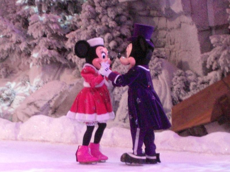 mickey on ice_01.jpg