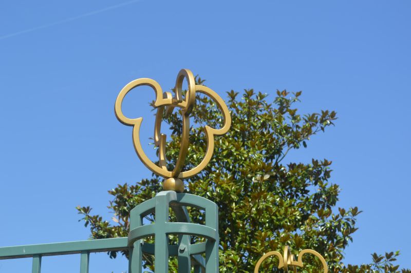 mickeygate_01.jpg