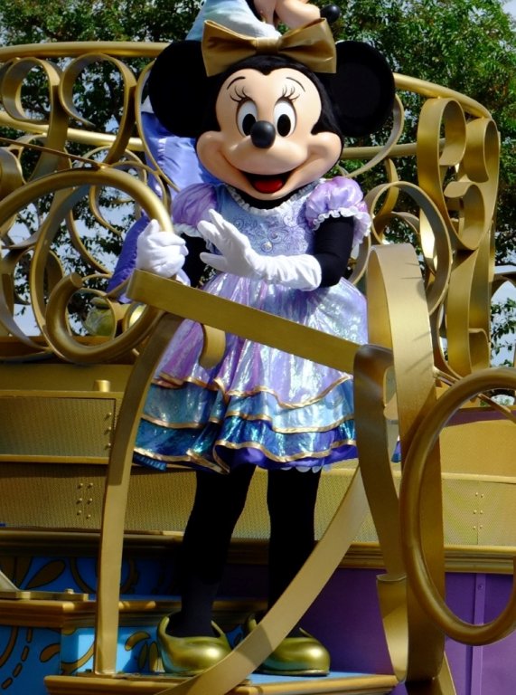 minnie-parade-float-jpg.833875