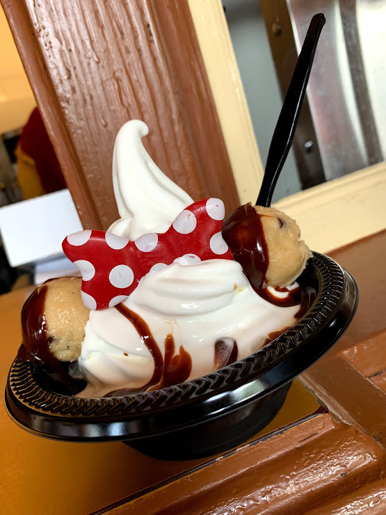 minnie sundae.jpg