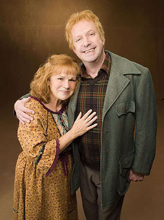 Mr-and-Mrs-Weasley-arthur-and-molly-weasley-10180739-337-450.jpeg